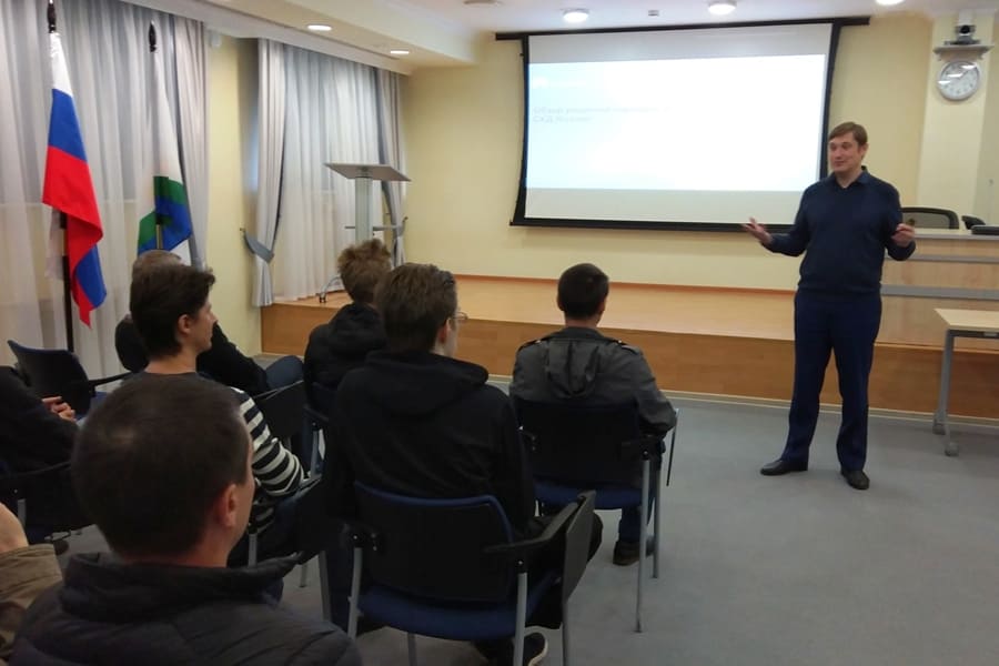Выступает Алексей Июдин, инженер департамента ЦОД Huawei