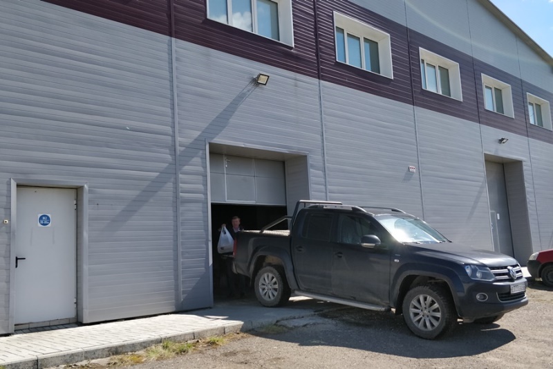 В сервисном центре АСПЕКТ СПб есть условия для удобной выгрузки оборудования, можно даже заехать под крышу.